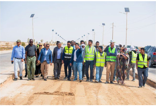 Le ministre de l’équipement et du transport s’informe sur l’état d’avancement des travaux sur certains axes de la composante routière à Nouakchott Le ministre de l’équipement et du transport s’informe sur l’état d’avancement des travaux sur certains axes de la composante routière à Nouakchott