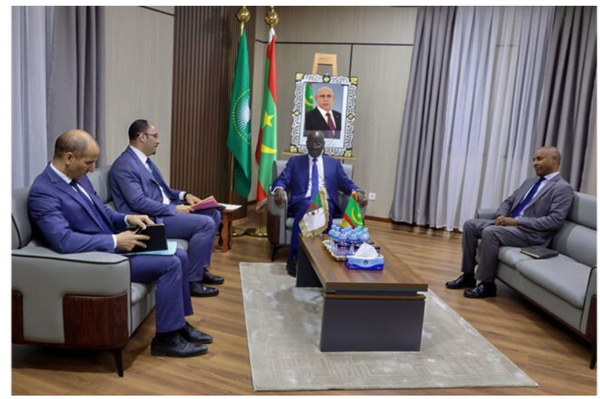 Le ministre des Affaires étrangères reçoit l’ambassadeur d’Algérie