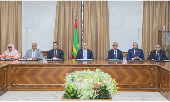 Le Président de la République tient une réunion avec les walis Le Président de la République tient une réunion avec les walis