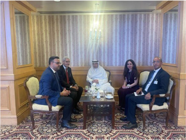 Le Ministre de l’Économie et des Finances rencontre le Directeur général du Fonds Arabe pour le Développement Économique et Social Le Ministre de l’Économie et des Finances rencontre le Directeur général du Fonds Arabe pour le Développement Économique et Social