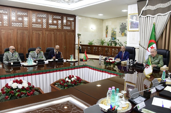 Le Général d’Armée Saïd Chanegriha reçoit le ministre de la défense mauritanien Le Général d’Armée Saïd Chanegriha reçoit le ministre de la défense mauritanien