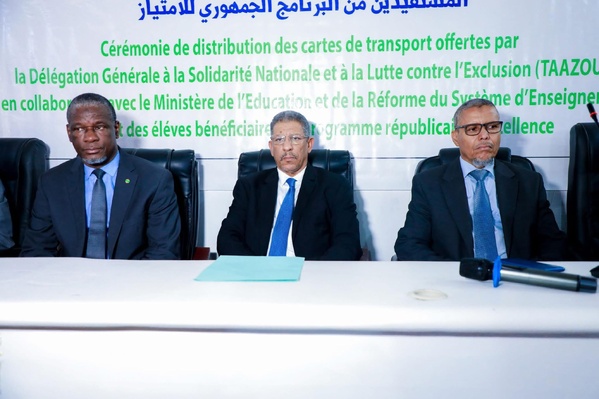 Taazour : distribution de cartes de transport gratuites aux élèves bénéficiant du Programme républicain d’excellence Taazour : distribution de cartes de transport gratuites aux élèves bénéficiant du Programme républicain d’excellence