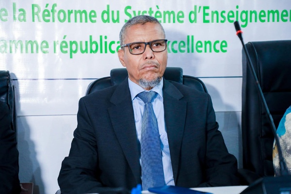 Taazour : distribution de cartes de transport gratuites aux élèves bénéficiant du Programme républicain d’excellence Taazour : distribution de cartes de transport gratuites aux élèves bénéficiant du Programme républicain d’excellence