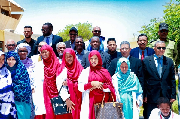 Taazour : distribution de cartes de transport gratuites aux élèves bénéficiant du Programme républicain d’excellence Taazour : distribution de cartes de transport gratuites aux élèves bénéficiant du Programme républicain d’excellence