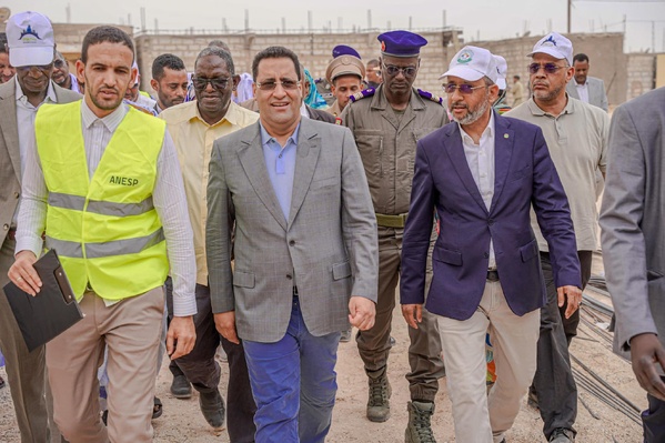 Taazour : Lors de sa visite aux chantiers du Programme d’urgence pour le développement de Nouakchott, le Premier ministre insiste sur la nécessité d’achever les travaux dans les délais impartis Taazour : Lors de sa visite aux chantiers du Programme d’urgence pour le développement de Nouakchott, le Premier ministre insiste sur la nécessité d’achever les travaux dans les délais impartis
