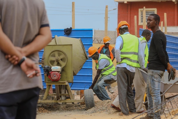 Taazour : Lors de sa visite aux chantiers du Programme d’urgence pour le développement de Nouakchott, le Premier ministre insiste sur la nécessité d’achever les travaux dans les délais impartis Taazour : Lors de sa visite aux chantiers du Programme d’urgence pour le développement de Nouakchott, le Premier ministre insiste sur la nécessité d’achever les travaux dans les délais impartis
