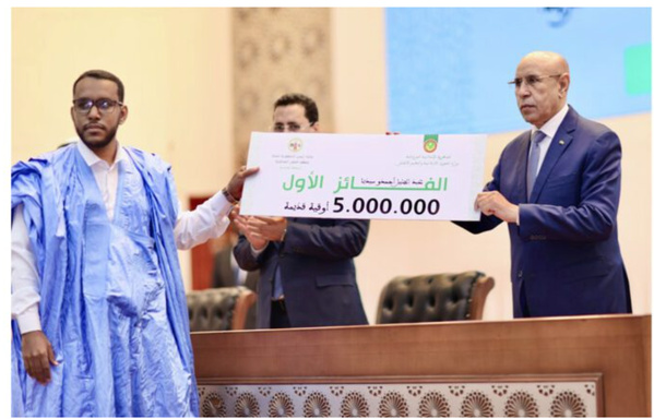 Le Président de la République supervise la remise du Prix du Président de la République pour la mémorisation et la compréhension des textes religieux enseignés à la Mahadra Le Président de la République supervise la remise du Prix du Président de la République pour la mémorisation et la compréhension des textes religieux enseignés à la Mahadra