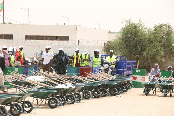 Taazour : le délégué général à la solidarité nationale supervise le lancement de la première phase du programme “Tameer” dans la moughataa de Toujounine Taazour : le délégué général à la solidarité nationale supervise le lancement de la première phase du programme “Tameer” dans la moughataa de Toujounine