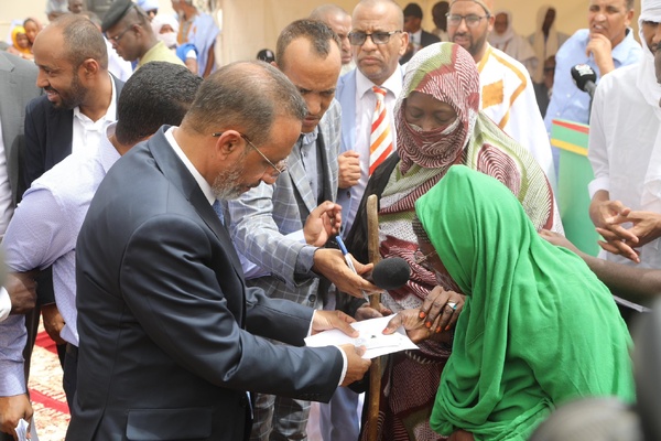 Taazour : le délégué général à la solidarité nationale supervise le lancement de la première phase du programme “Tameer” dans la moughataa de Toujounine Taazour : le délégué général à la solidarité nationale supervise le lancement de la première phase du programme “Tameer” dans la moughataa de Toujounine