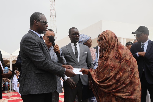 Taazour : le délégué général à la solidarité nationale supervise le lancement de la première phase du programme “Tameer” dans la moughataa de Toujounine Taazour : le délégué général à la solidarité nationale supervise le lancement de la première phase du programme “Tameer” dans la moughataa de Toujounine