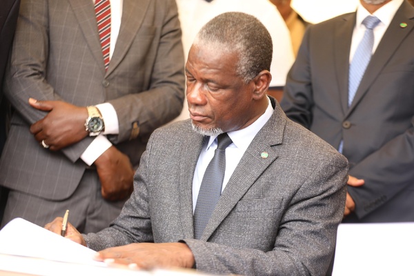 Taazour : le délégué général à la solidarité nationale supervise le lancement de la première phase du programme “Tameer” dans la moughataa de Toujounine Taazour : le délégué général à la solidarité nationale supervise le lancement de la première phase du programme “Tameer” dans la moughataa de Toujounine