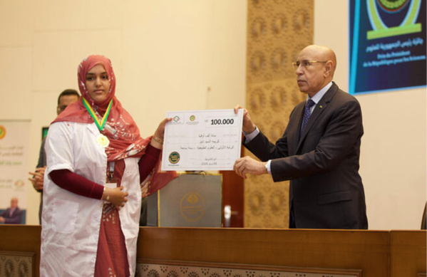 Le Président de la République supervise la cérémonie de remise du Prix du Président de la République pour les sciences Le Président de la République supervise la cérémonie de remise du Prix du Président de la République pour les sciences