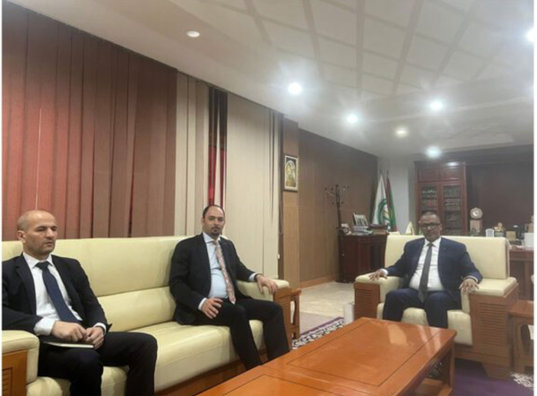 Le Président du patronat mauritanien s’entretient avec l’ambassadeur algérien Le Président du patronat mauritanien s’entretient avec l’ambassadeur algérien