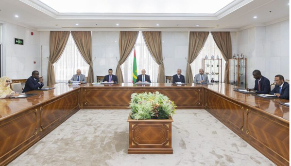 Le Président de la République préside une réunion d’évaluation de la préparation de la mise en œuvre du Programme d’Urgence pour l’Accès Universel aux Services Essentiels au Développement Local