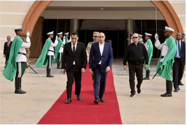 Le Président de la République se rend à la plateforme flottante de liquéfaction du gaz naturel du ”Grand Tortue Ahmeyim” Le Président de la République se rend à la plateforme flottante de liquéfaction du gaz naturel du ”Grand Tortue Ahmeyim”