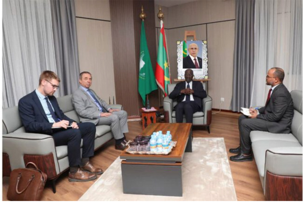 Le ministre des affaires étrangères s’entretient avec l’ambassadeur de Russie Le ministre des affaires étrangères s’entretient avec l’ambassadeur de Russie