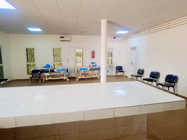 Le délégué général de TAAZOUR inaugure des infrastructures sanitaires et éducatives et lance un programme de distribution d’argent à Oualata