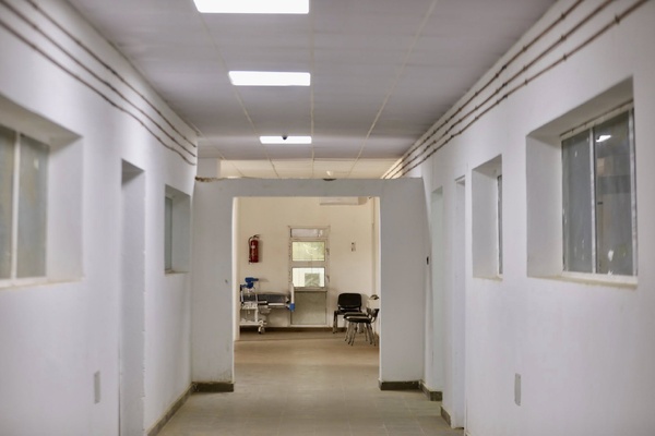 Le délégué général de TAAZOUR inaugure des infrastructures sanitaires et éducatives et lance un programme de distribution d’argent à Oualata