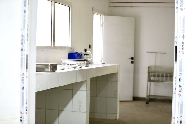 Le délégué général de TAAZOUR inaugure des infrastructures sanitaires et éducatives et lance un programme de distribution d’argent à Oualata