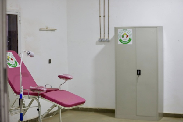 Le délégué général de TAAZOUR inaugure des infrastructures sanitaires et éducatives et lance un programme de distribution d’argent à Oualata