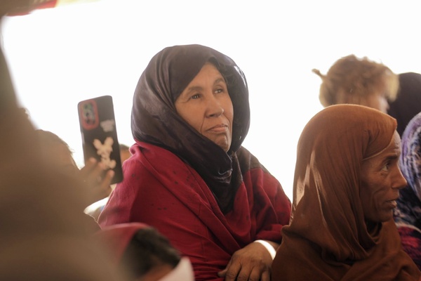 Le délégué général de TAAZOUR inaugure des infrastructures sanitaires et éducatives et lance un programme de distribution d’argent à Oualata