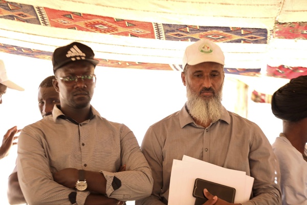 Le délégué général de TAAZOUR inaugure des infrastructures sanitaires et éducatives et lance un programme de distribution d’argent à Oualata