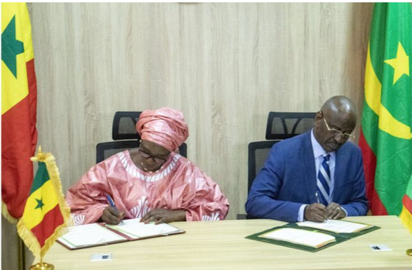 Le ministre des Affaires étrangères s’entretient avec son homologue sénégalais et signe deux ententes de coopération