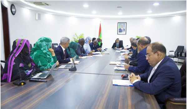 Le Premier ministre préside la réunion du comité ministériel chargé du développement du partenariat public-privé Le Premier ministre préside la réunion du comité ministériel chargé du développement du partenariat public-privé