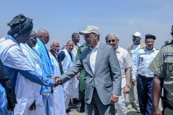 Le délégué général de TAAZOUR inaugure une centrale solaire et un réseau d’éclairage et supervise la distribution d’aides aux familles vulnérables