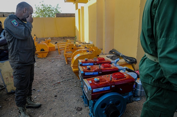 Le délégué général de TAAZOUR inaugure une centrale solaire et un réseau d’éclairage et supervise la distribution d’aides aux familles vulnérables Le délégué général de TAAZOUR inaugure une centrale solaire et un réseau d’éclairage et supervise la distribution d’aides aux familles vulnérables