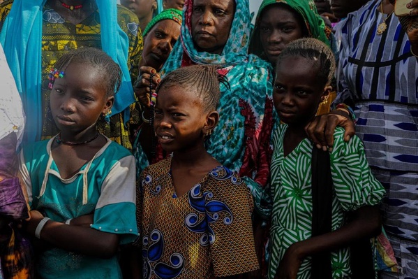 Le délégué général de TAAZOUR inaugure une centrale solaire et un réseau d’éclairage et supervise la distribution d’aides aux familles vulnérables Le délégué général de TAAZOUR inaugure une centrale solaire et un réseau d’éclairage et supervise la distribution d’aides aux familles vulnérables