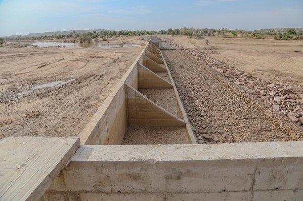 Le délégué général de TAAZOUR inaugure une centrale solaire et un réseau d’éclairage et supervise la distribution d’aides aux familles vulnérables Le délégué général de TAAZOUR inaugure une centrale solaire et un réseau d’éclairage et supervise la distribution d’aides aux familles vulnérables