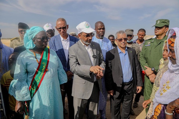 Le délégué général de TAAZOUR inaugure une centrale solaire et un réseau d’éclairage et supervise la distribution d’aides aux familles vulnérables