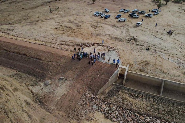 Le délégué général de TAAZOUR inaugure une centrale solaire et un réseau d’éclairage et supervise la distribution d’aides aux familles vulnérables Le délégué général de TAAZOUR inaugure une centrale solaire et un réseau d’éclairage et supervise la distribution d’aides aux familles vulnérables