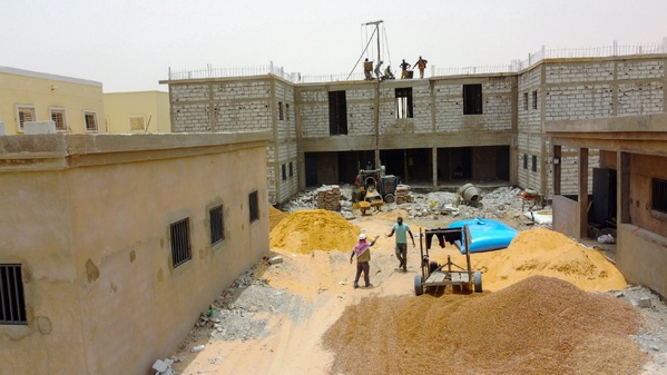 Le délégué général de TAAZOUR appelle les entrepreneurs et les bureaux de suivi à accélérer le rythme des travaux des projets d’infrastructures éducatives à Nouakchott Le délégué général de TAAZOUR appelle les entrepreneurs et les bureaux de suivi à accélérer le rythme des travaux des projets d’infrastructures éducatives à Nouakchott