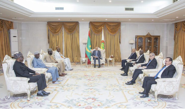 Le Président de la République reçoit une délégation de haut niveau de la République de Gambie Le Président de la République reçoit une délégation de haut niveau de la République de Gambie