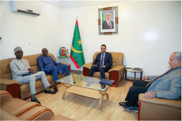 Le ministre de la Pêche discute avec une délégation ministérielle gambienne des moyens de renforcer la coopération bilatérale Le ministre de la Pêche discute avec une délégation ministérielle gambienne des moyens de renforcer la coopération bilatérale