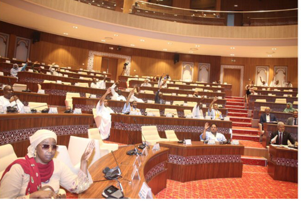 L’Assemblée nationale ratifie l’accord modifiant les conditions de remboursement de la dette publique enregistrée dans les livres de la Banque Centrale de Mauritanie L’Assemblée nationale ratifie l’accord modifiant les conditions de remboursement de la dette publique enregistrée dans les livres de la Banque Centrale de Mauritanie