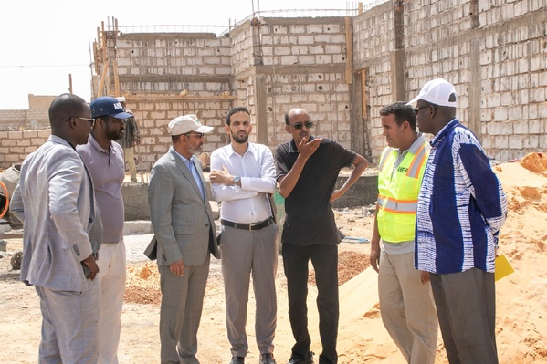 Le délégué général de TAAZOUR appelle tous les acteurs concernés par la mise en œuvre des travaux d’infrastructures scolaires à Nouakchott à redoubler d’efforts afin de les achever avant le début de la prochaine année scolaire 2025/2026 Le délégué général de TAAZOUR appelle tous les acteurs concernés par la mise en œuvre des travaux d’infrastructures scolaires à Nouakchott à redoubler d’efforts afin de les achever avant le début de la prochaine année scolaire 2025/2026