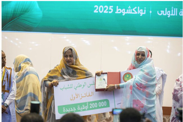 La Première Dame supervise la cérémonie de clôture de la première édition du Prix du bénévolat des jeunes La Première Dame supervise la cérémonie de clôture de la première édition du Prix du bénévolat des jeunes