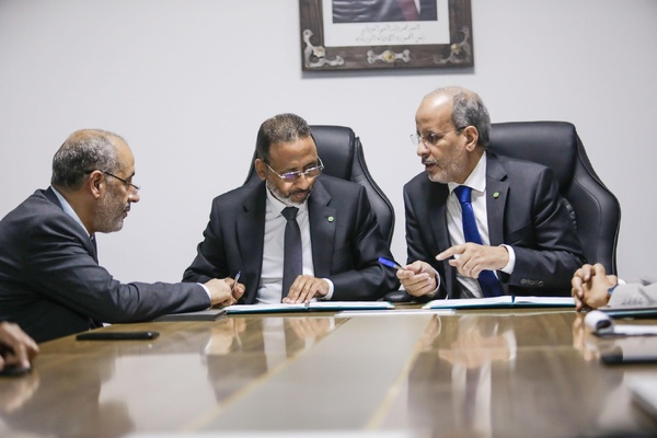 Signature d’une convention de partenariat entre le Ministère de la Formation professionnelle et la Délégation Taazour Signature d’une convention de partenariat entre le Ministère de la Formation professionnelle et la Délégation Taazour