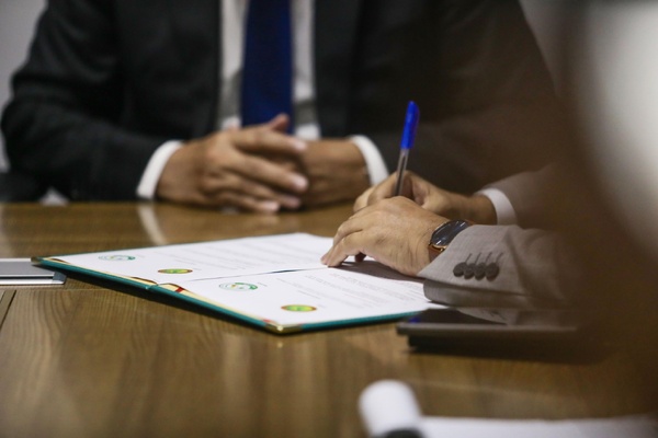 Signature d’une convention de partenariat entre le Ministère de la Formation professionnelle et la Délégation Taazour Signature d’une convention de partenariat entre le Ministère de la Formation professionnelle et la Délégation Taazour