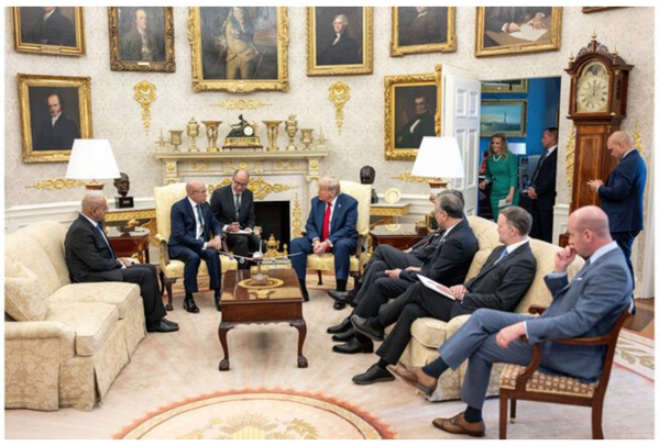 Le Président de la République rencontre le Président américain à la Maison Blanche Le Président de la République rencontre le Président américain à la Maison Blanche