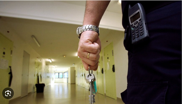 Le président du Mécanisme national de prévention de la torture visite la prison de la moughataa de Riyadh Le président du Mécanisme national de prévention de la torture visite la prison de la moughataa de Riyadh