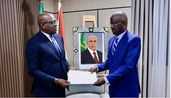 Le ministre des Affaires étrangères reçoit une copie des lettres de créance de l’ambassadeur de Côte d’ivoire