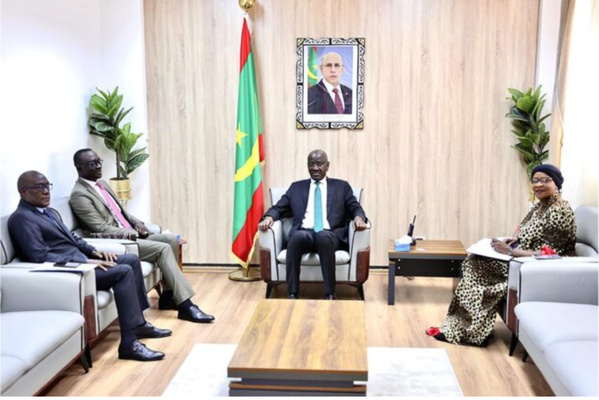 Le Ministre des Affaires étrangères reçoit l’Ambassadeur du Sénégal