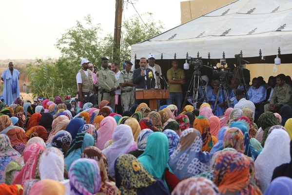 Le Délégué Général à la Solidarité Nationale lance une opération nationale de distribution de cash transferts depuis Tidjikdja Le Délégué Général à la Solidarité Nationale lance une opération nationale de distribution de cash transferts depuis Tidjikdja