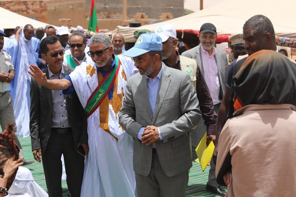 Distributions Chinguetti : Le délégué général de Taazour lance l’opération cash transferts au profit de 400 familles démunies à Chinguetti Distributions Chinguetti : Le délégué général de Taazour lance l’opération cash transferts au profit de 400 familles démunies à Chinguetti