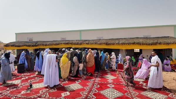 Distributions Chinguetti : Le délégué général de Taazour lance l’opération cash transferts au profit de 400 familles démunies à Chinguetti
