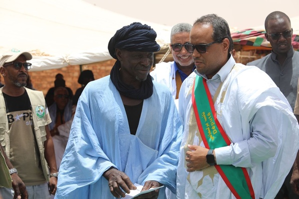 Distributions Chinguetti : Le délégué général de Taazour lance l’opération cash transferts au profit de 400 familles démunies à Chinguetti Distributions Chinguetti : Le délégué général de Taazour lance l’opération cash transferts au profit de 400 familles démunies à Chinguetti